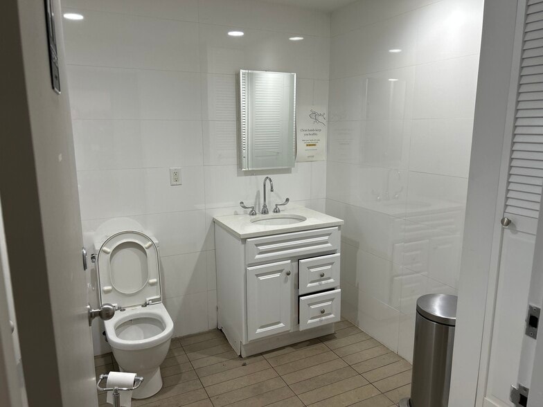 500 Driggs Ave, Brooklyn, NY à louer - Photo de l’immeuble – Image 3 sur 10