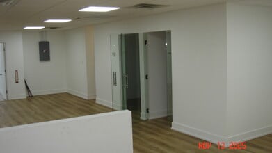 7840-7860 Lehigh Ave, Morton Grove, IL à louer Photo intérieure– Image 2 sur 8