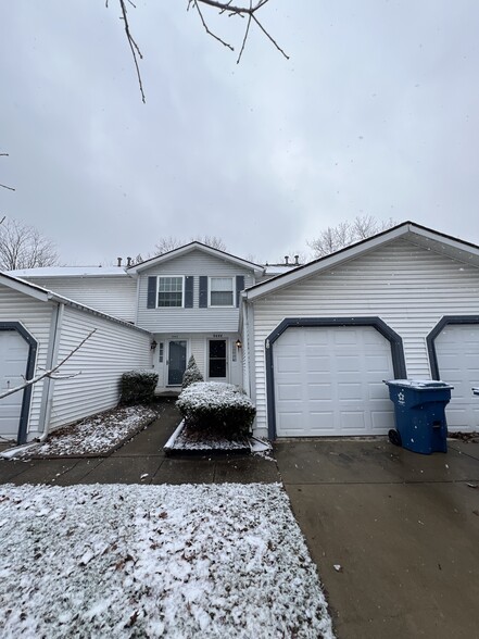 9444 Timber View Dr, Indianapolis, IN à vendre - Photo principale – Image 1 sur 1