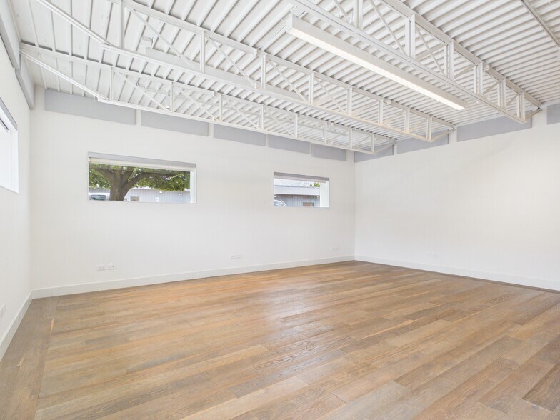 1111 Lagoon Dr, Dallas, TX à vendre - Photo de l’immeuble – Image 3 sur 23