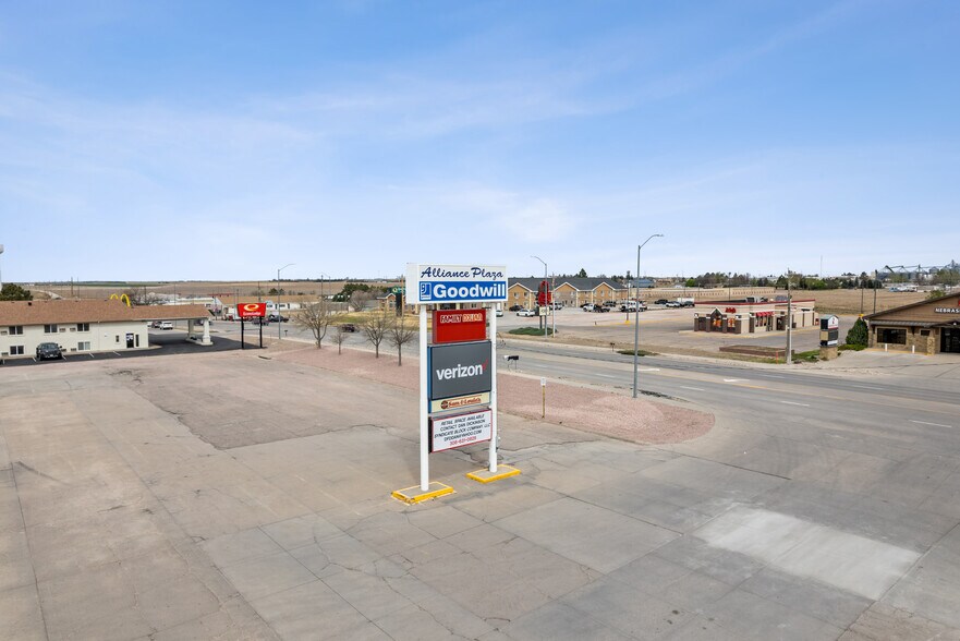 1300-1322 W 3rd St, Alliance, NE à louer - Photo de l’immeuble – Image 1 sur 6