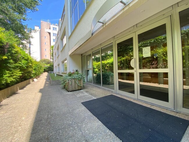 Plus de détails pour Bureau à vendre