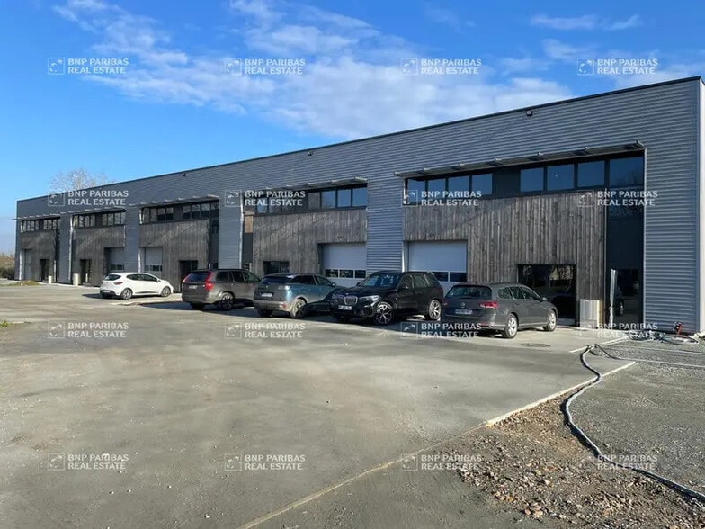Local d'activités dans Treillières à vendre - Photo de l’immeuble – Image 1 sur 16