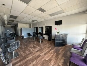 19100 Ventura Blvd, Tarzana, CA à louer Photo intérieure– Image 1 sur 9