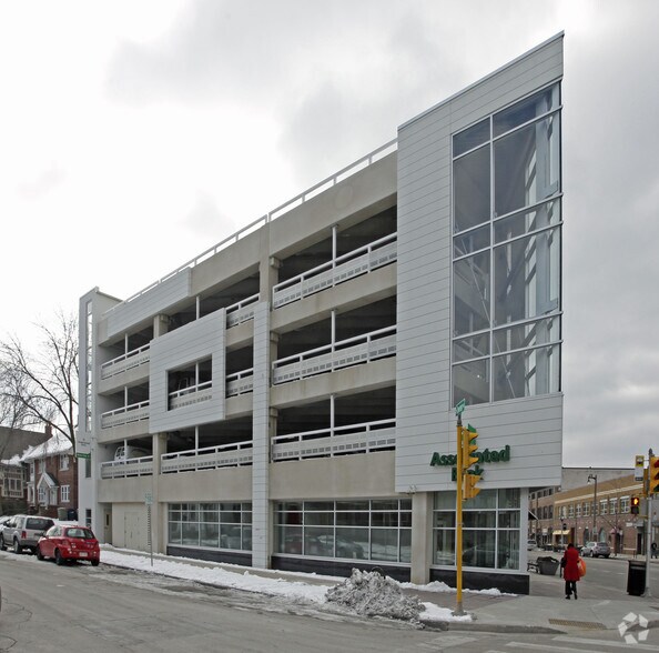 2574-2590 N Downer Ave, Milwaukee, WI à vendre - Photo de l’immeuble – Image 2 sur 6