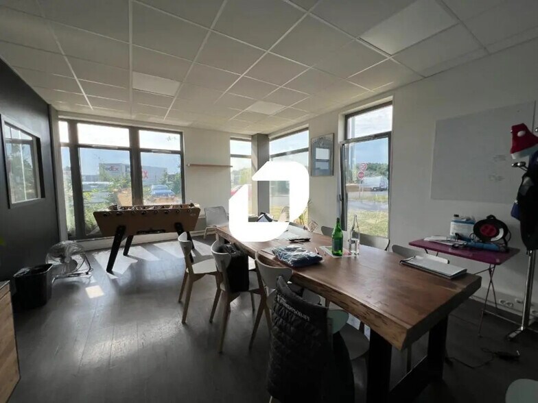 Local commercial dans Lesquin à louer - Photo de l’immeuble – Image 3 sur 14