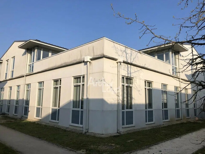 Bureau dans Lieusaint à louer - Photo de l’immeuble – Image 2 sur 6