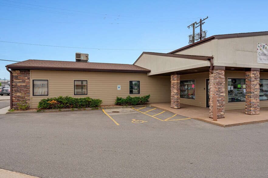 2400-2404 State Rd, La Crosse, WI à louer - Photo de l’immeuble – Image 3 sur 32