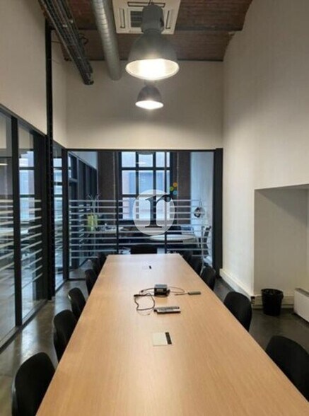 Bureau dans Roubaix à louer - Photo de l’immeuble – Image 2 sur 18