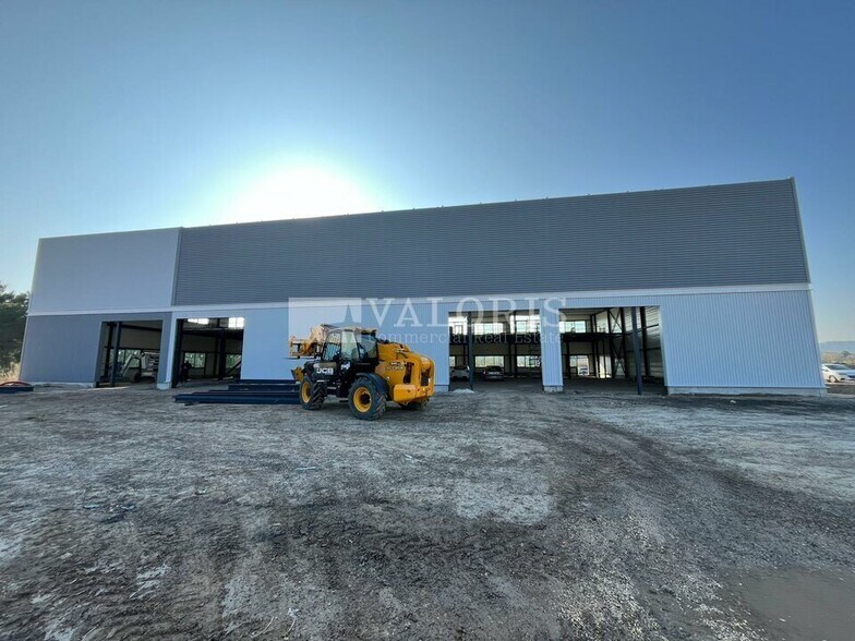 Local d'activités dans Marignane à vendre - Photo de l’immeuble – Image 2 sur 17