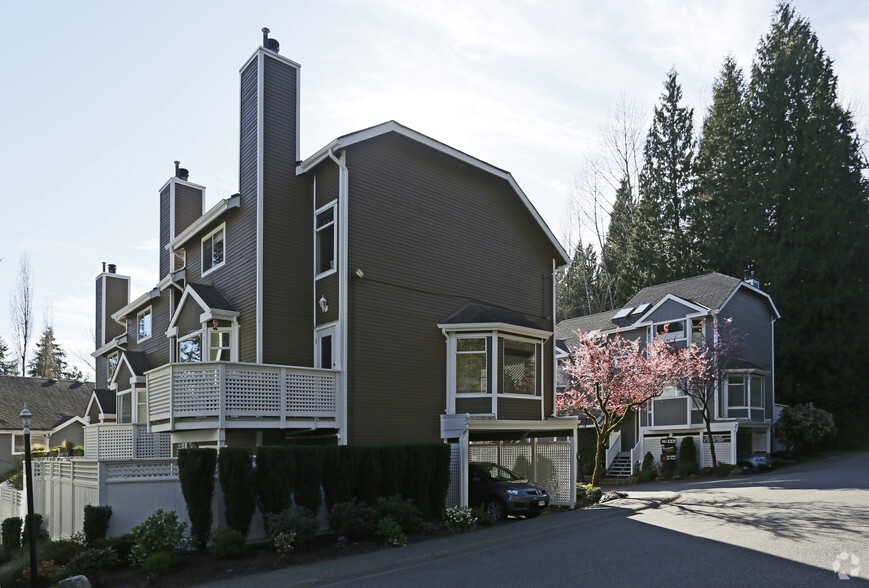 8650 Cinnamon Dr, Burnaby, BC à vendre - Photo de l’immeuble – Image 3 sur 7