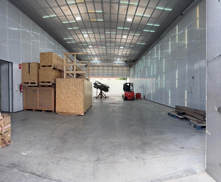 Industriel/Logistique dans Madrid, Madrid à vendre - Photo de l’immeuble – Image 3 sur 11