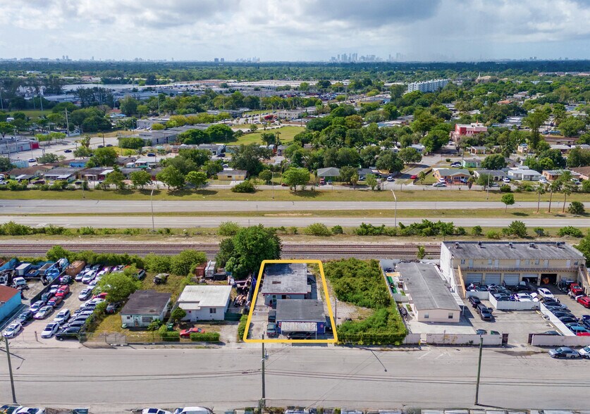 2304 Ali Baba Ave, Opa Locka, FL à vendre - Photo de l’immeuble – Image 1 sur 16