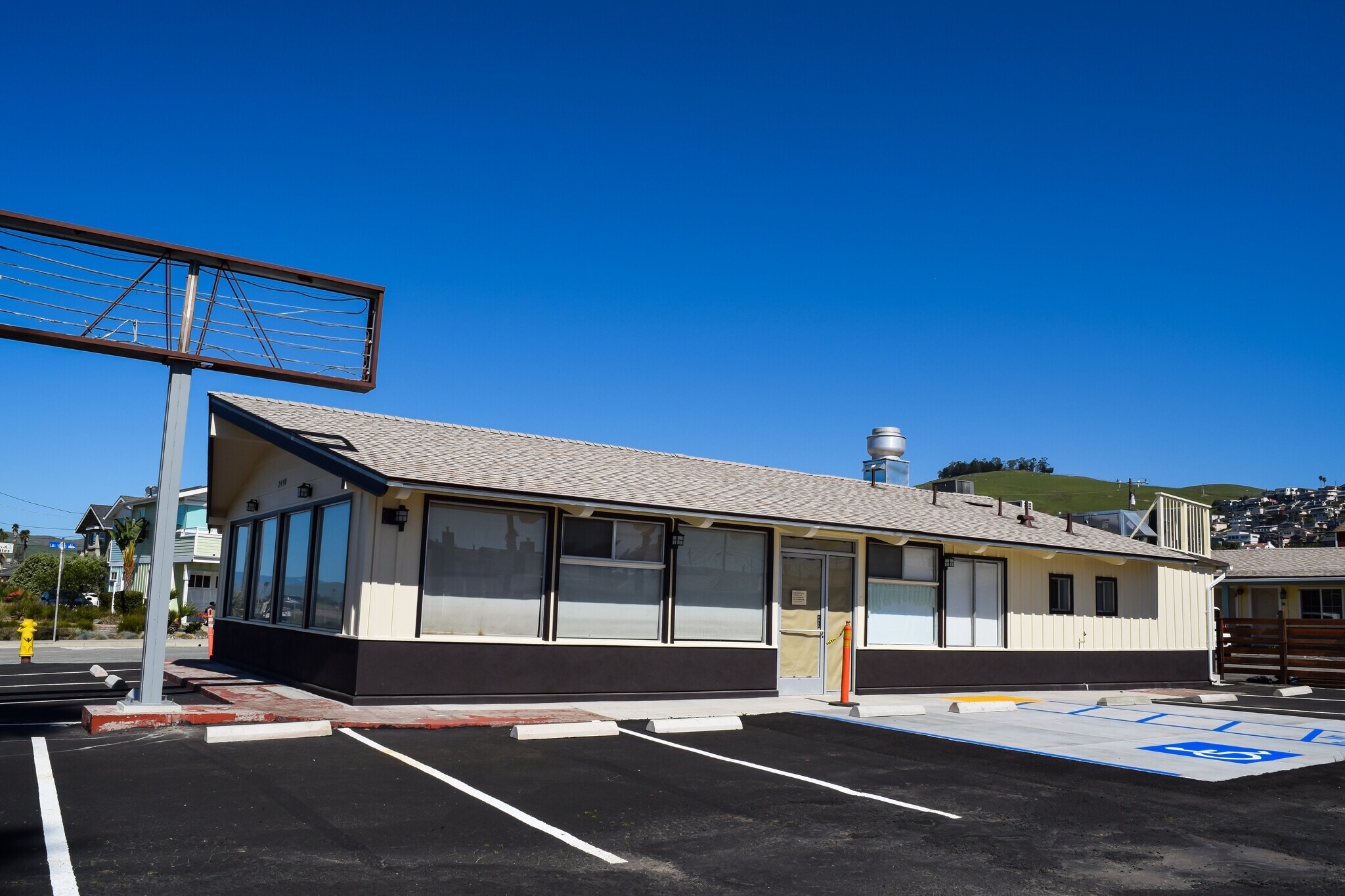 2490 Main St, Morro Bay, CA à vendre Photo principale– Image 1 sur 5