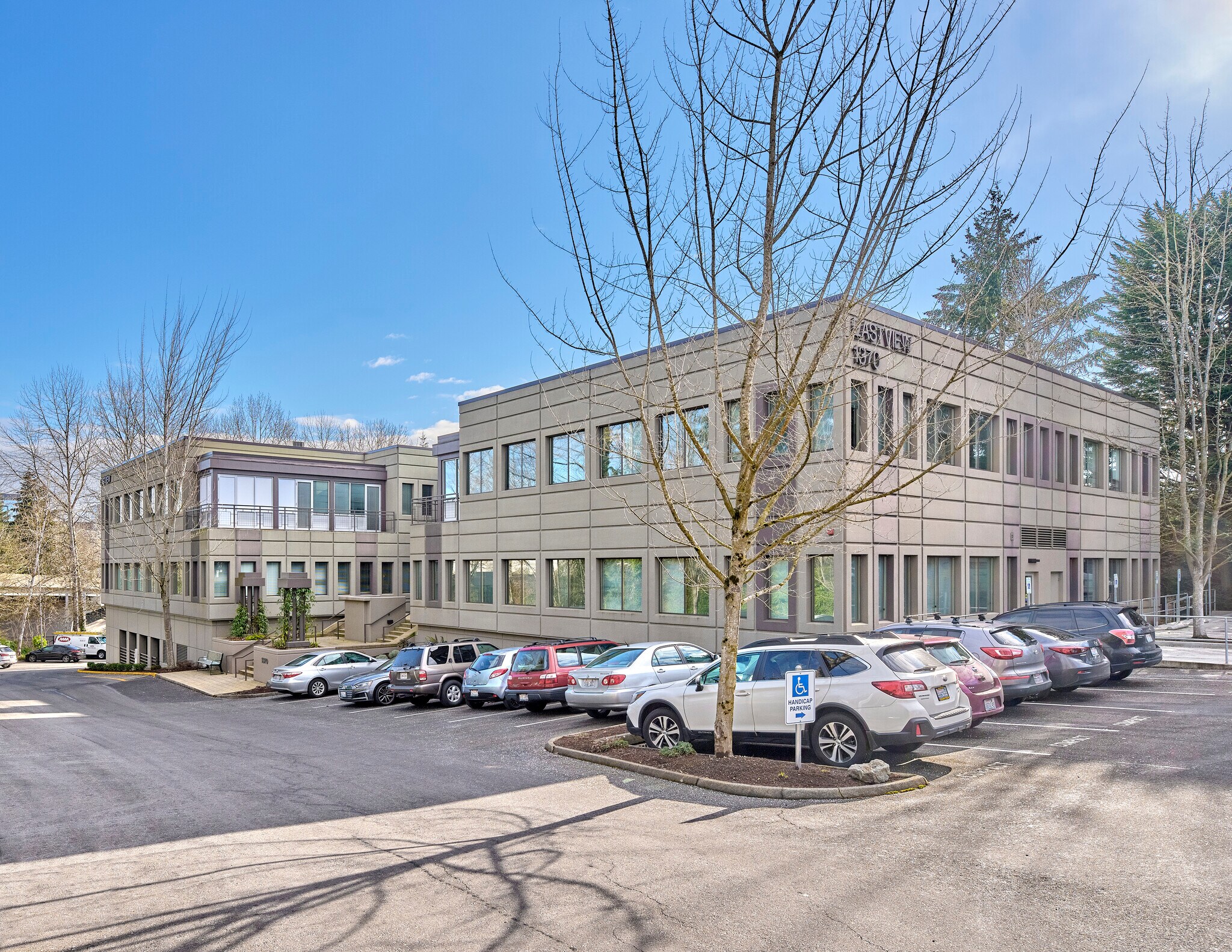 1370 116th Ave NE, Bellevue, WA à louer Photo principale– Image 1 sur 4