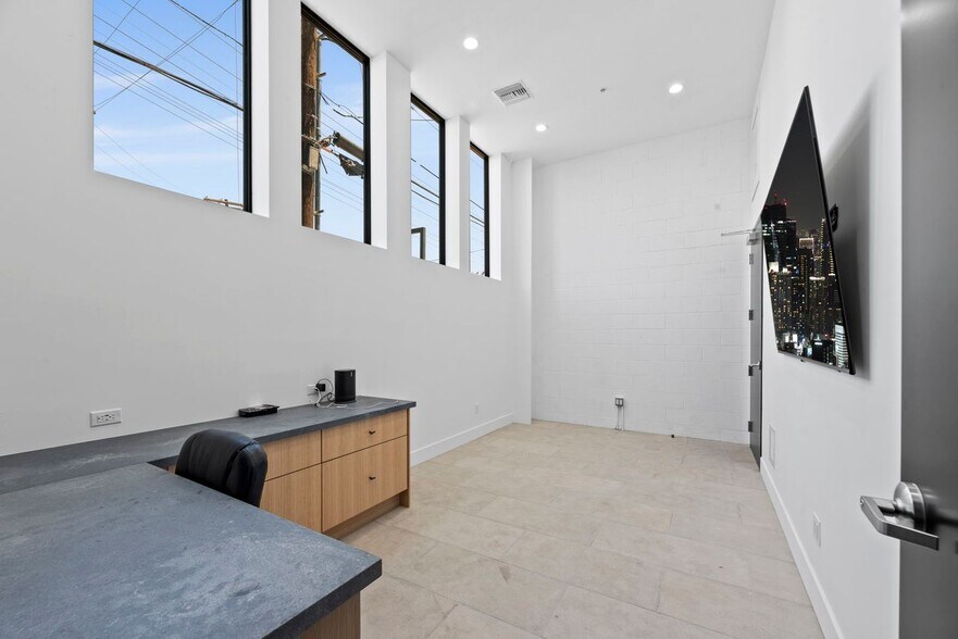 11822 Vose St, North Hollywood, CA à louer - Photo intérieure – Image 2 sur 15