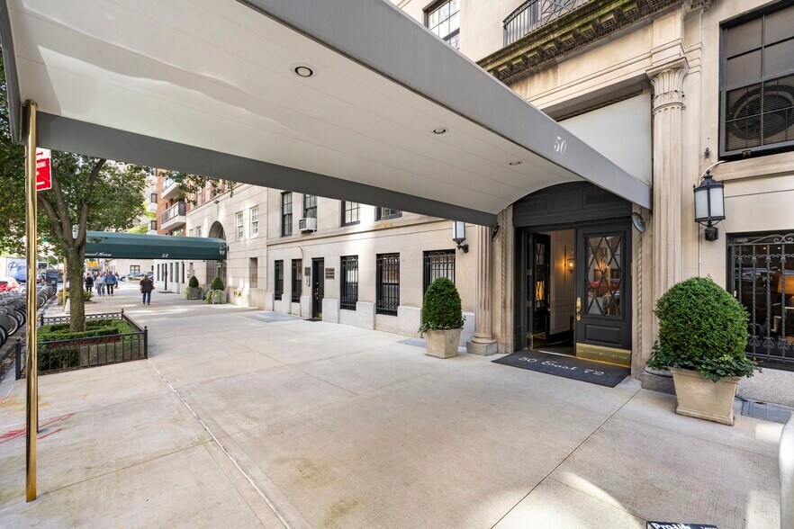 44-50 E 72nd St, New York, NY à louer - Photo de l’immeuble – Image 1 sur 8