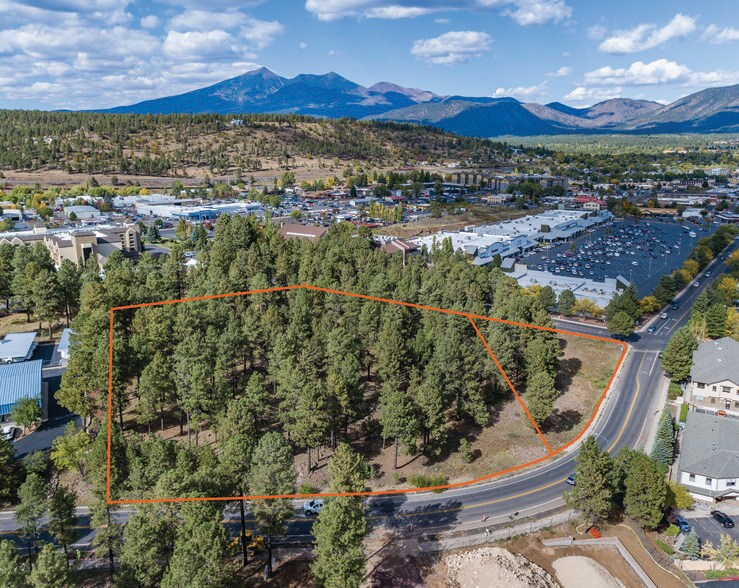 1487-1551 S Plaza Way, Flagstaff, AZ à vendre - Aérien – Image 2 sur 5