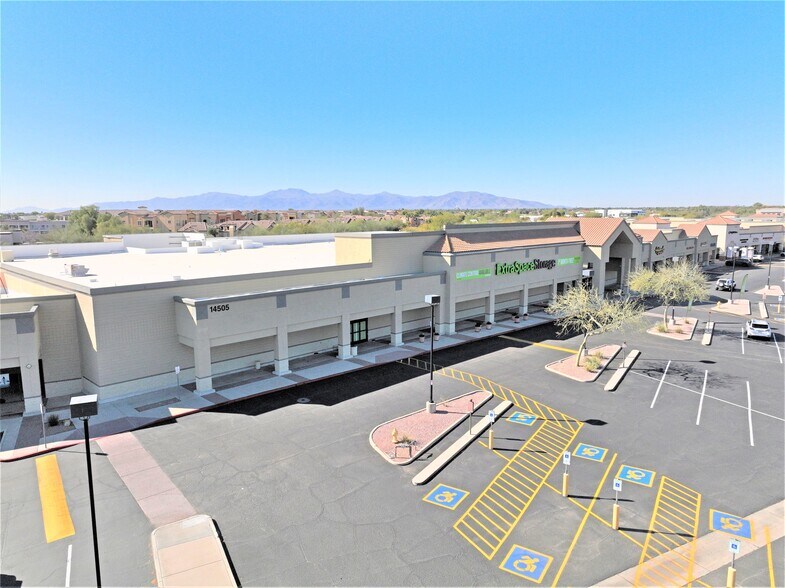 14505 W Grand Ave, Surprise, AZ à louer - Photo de l’immeuble – Image 1 sur 8