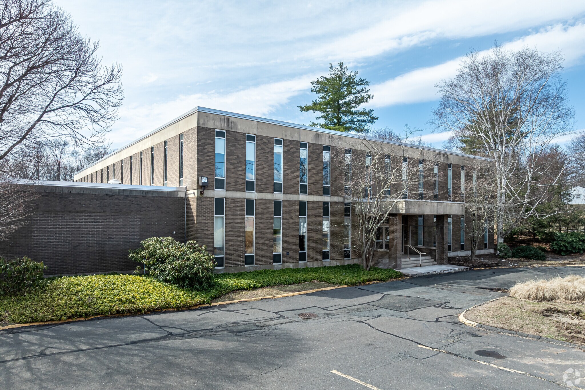 2 Elm St, Windsor Locks, CT à louer Photo principale– Image 1 sur 25