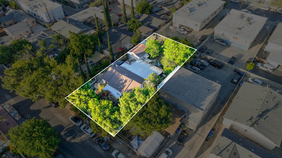 6928 Gentry Ave, North Hollywood, CA à vendre - Photo de l’immeuble – Image 2 sur 20