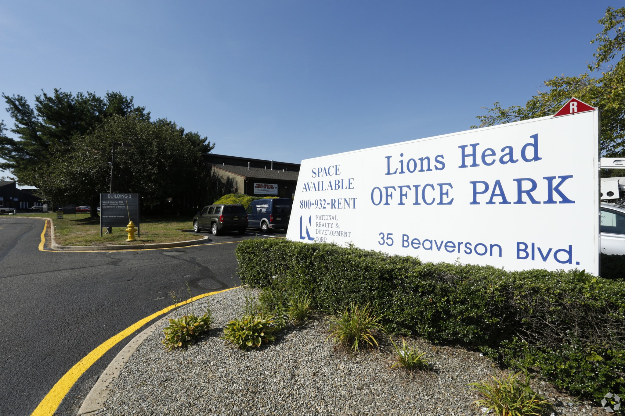 35 Beaverson Blvd, Brick, NJ à louer Photo principale– Image 1 sur 5