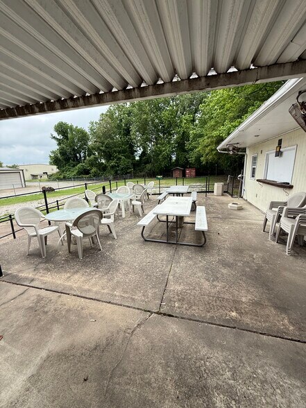 3709 E Raines Rd, Memphis, TN à vendre - Photo de l’immeuble – Image 2 sur 8