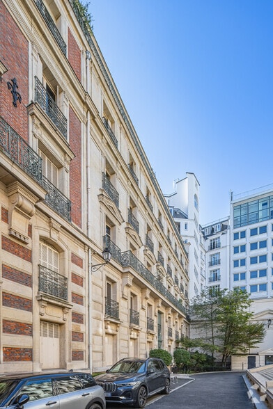 Square Du Roule, Paris à louer - Photo de l’immeuble – Image 3 sur 3