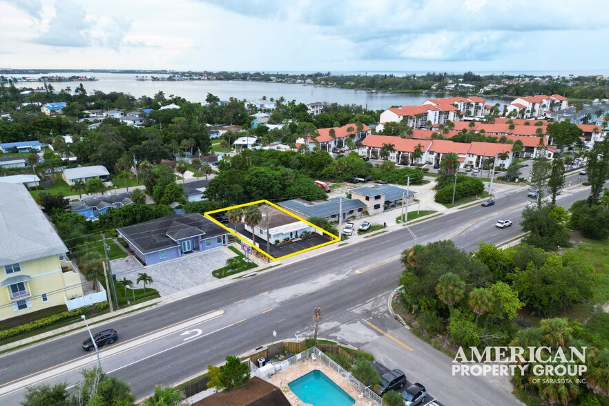 1670 Stickney Point Rd, Sarasota, FL à vendre - Photo de l’immeuble – Image 2 sur 21