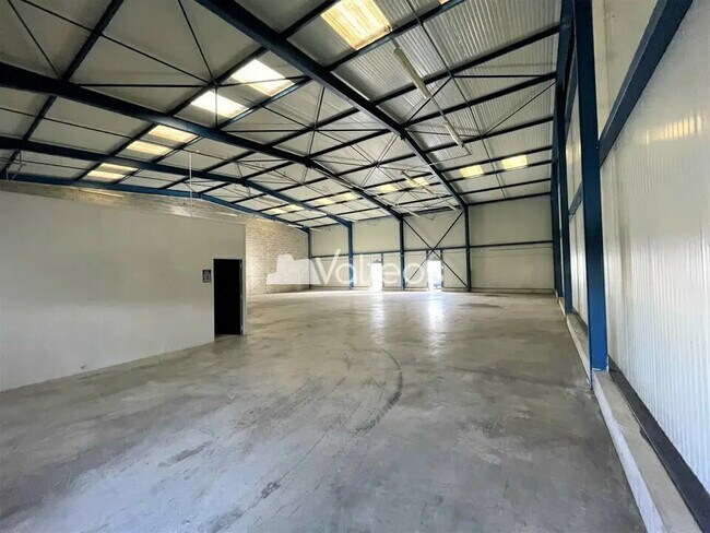 Plus de détails pour Local d'activités à louer