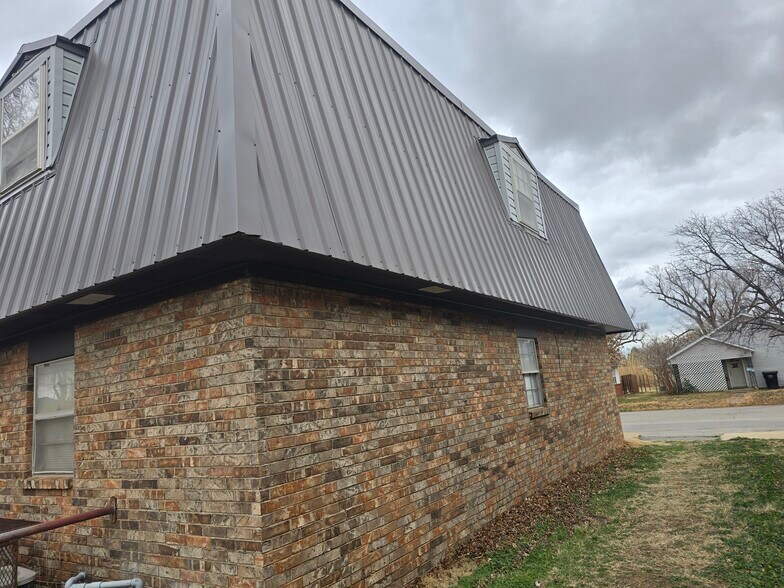 415 Harmon Ave, Watonga, OK à vendre - Photo de l’immeuble – Image 3 sur 28