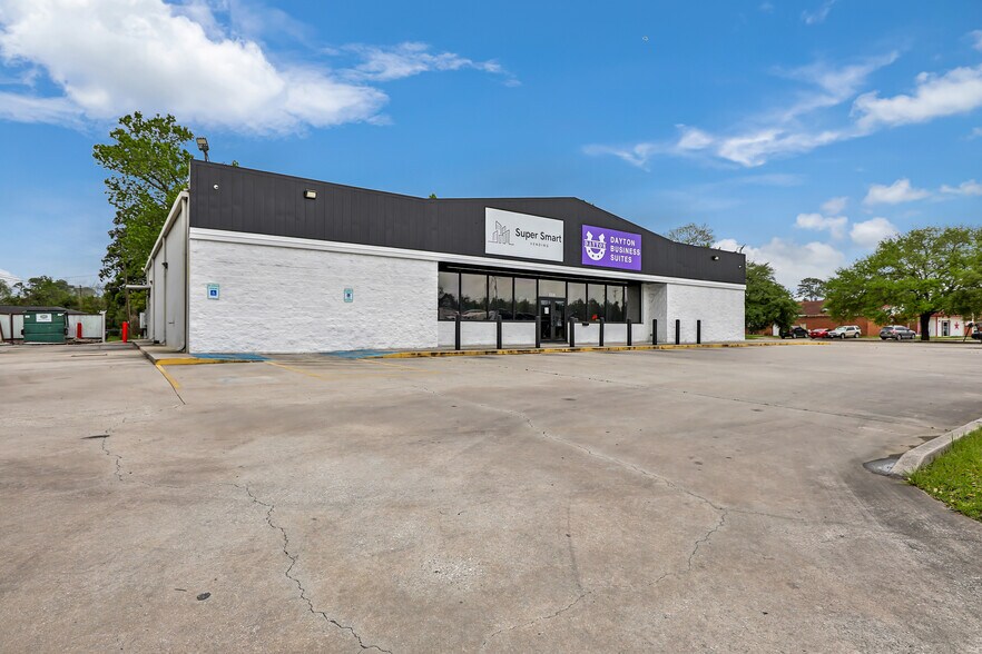 504 E Highway 90, Dayton, TX à louer - Photo de l’immeuble – Image 2 sur 10