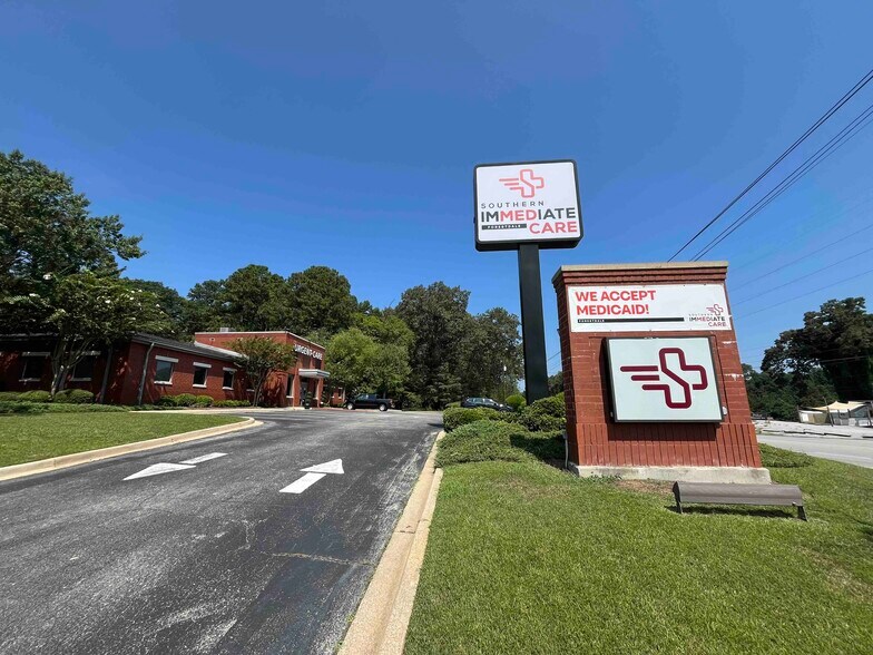 1664 Forestdale Blvd, Birmingham, AL à vendre - Photo de l’enseigne sur pylône – Image 2 sur 8