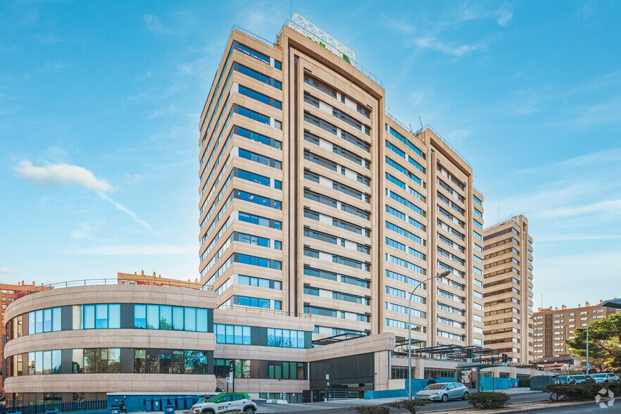 Calle de Juan Esplandiú, 11-13, Madrid, Madrid à louer - Photo de l’immeuble – Image 1 sur 4