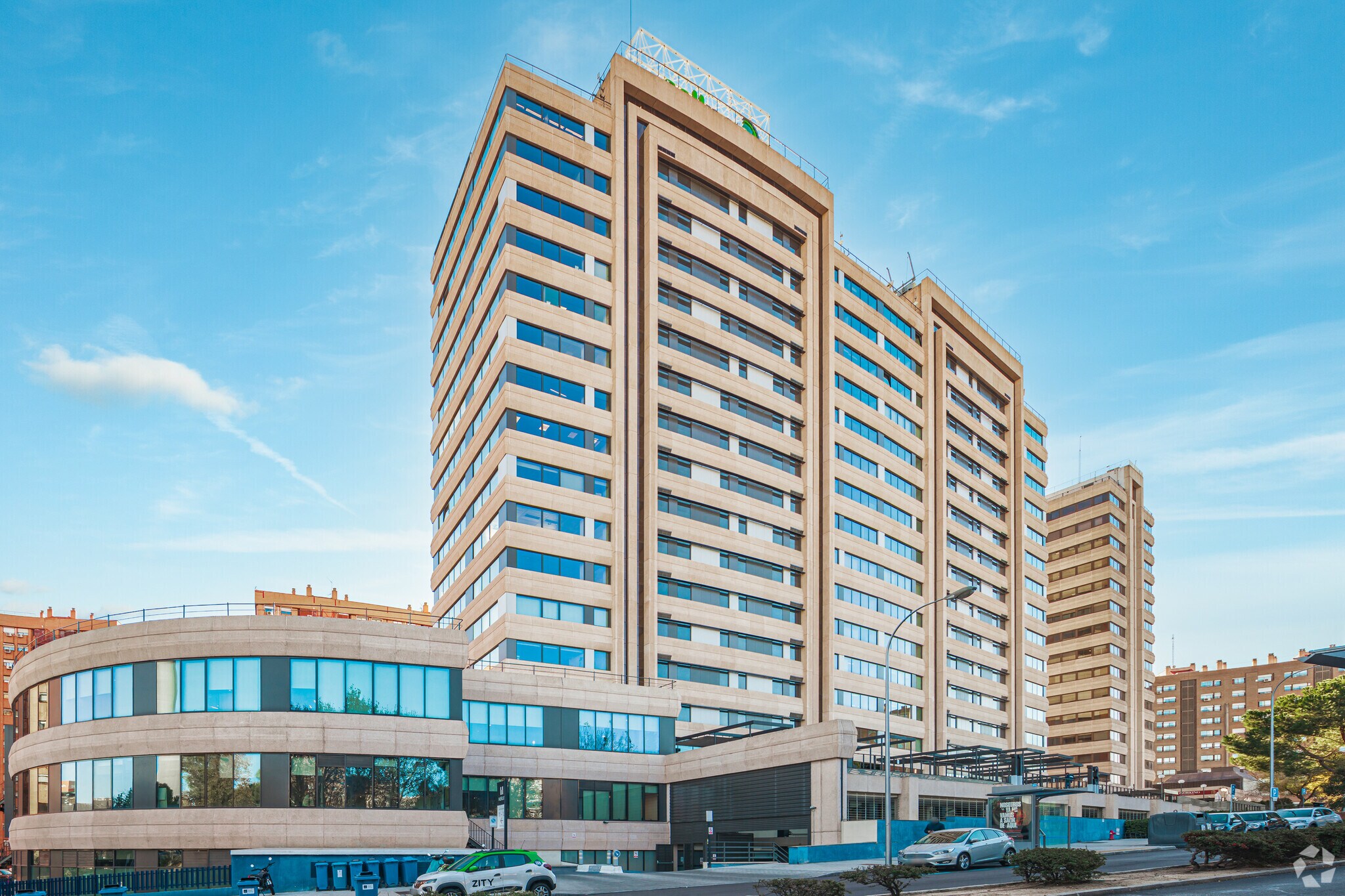 Calle de Juan Esplandiú, 11-13, Madrid, Madrid à louer Photo de l’immeuble– Image 1 sur 5