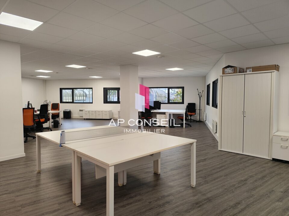 Bureau dans Montigny-le-Bretonneux à louer Photo intérieure– Image 1 sur 7