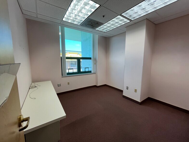355 Kinoole St, Hilo, HI à louer - Photo de l’immeuble – Image 3 sur 5
