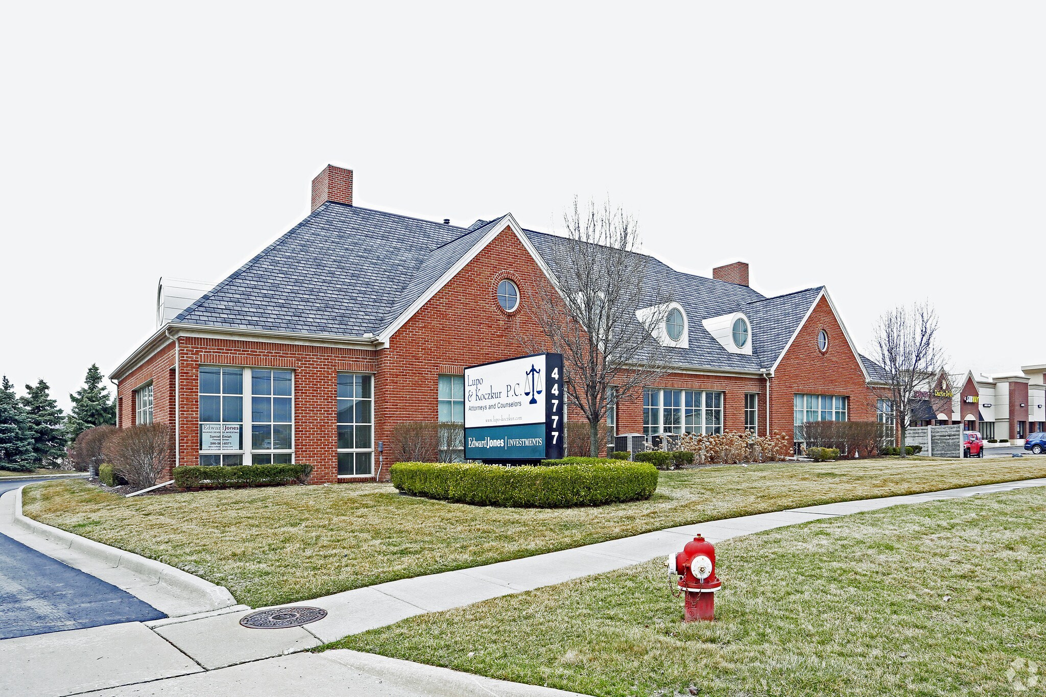44777 Hayes Rd, Sterling Heights, MI à louer Photo de l’immeuble– Image 1 sur 4