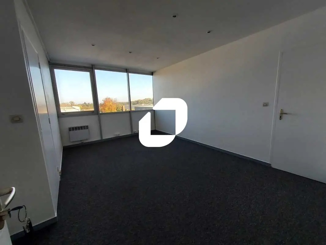 Bureau dans Artigues-près-Bordeaux à louer Photo de l’immeuble– Image 1 sur 18