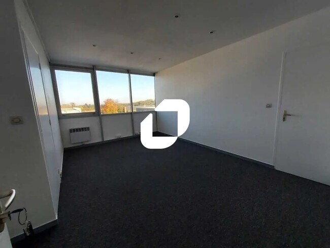 Plus de détails pour Bureau, Industriel/Logistique à louer