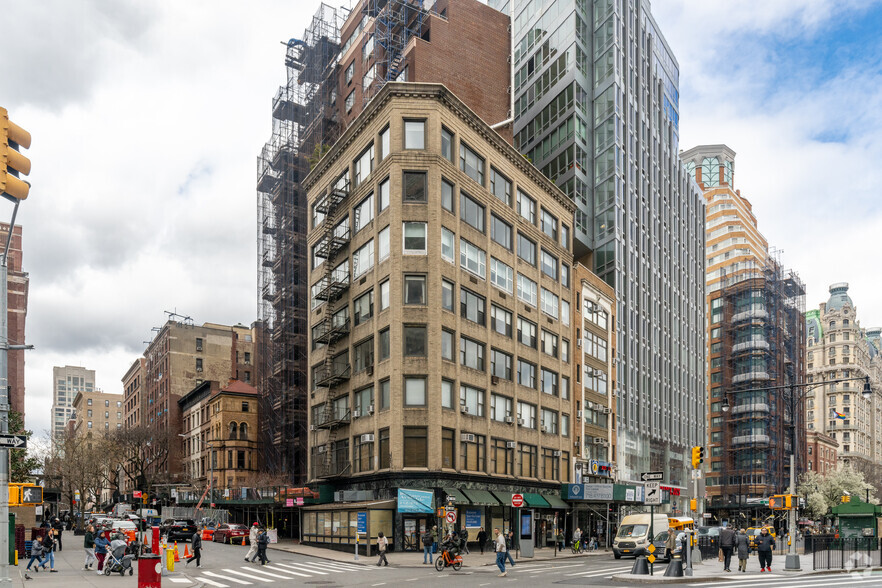 211 W 71st St, New York, NY à louer - Photo principale – Image 1 sur 11