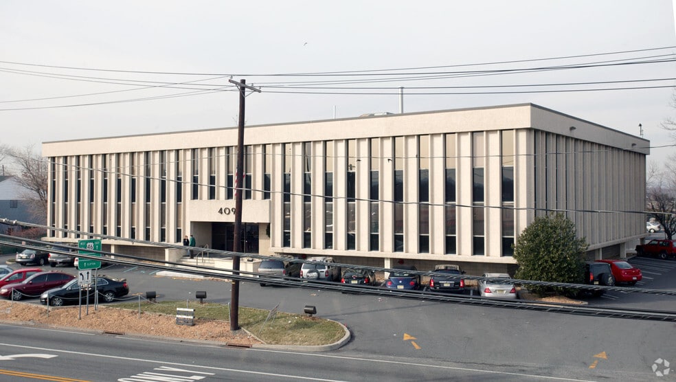 409 Minnisink Rd, Totowa, NJ à louer - Photo de l’immeuble – Image 2 sur 12