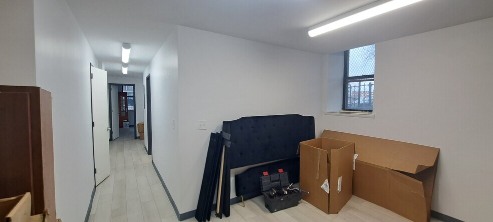 870 E 175th St, Bronx, NY à louer - Photo de l’immeuble – Image 3 sur 6