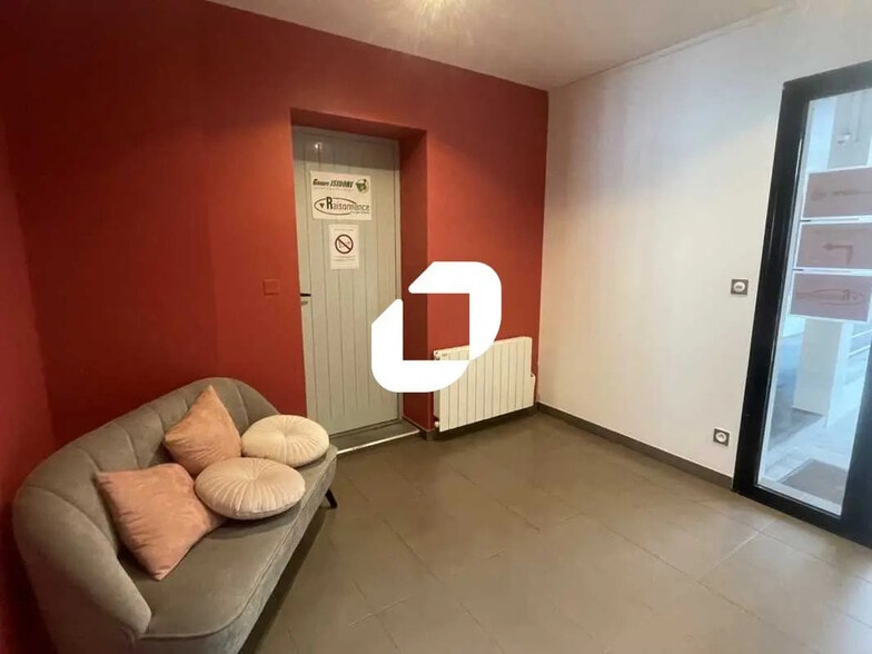 Local commercial dans Yvrac à louer - Photo intérieure – Image 2 sur 5