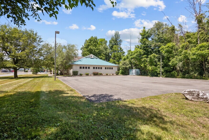 11 Airport Dr, Wappingers Falls, NY à vendre - Photo de l’immeuble – Image 2 sur 25