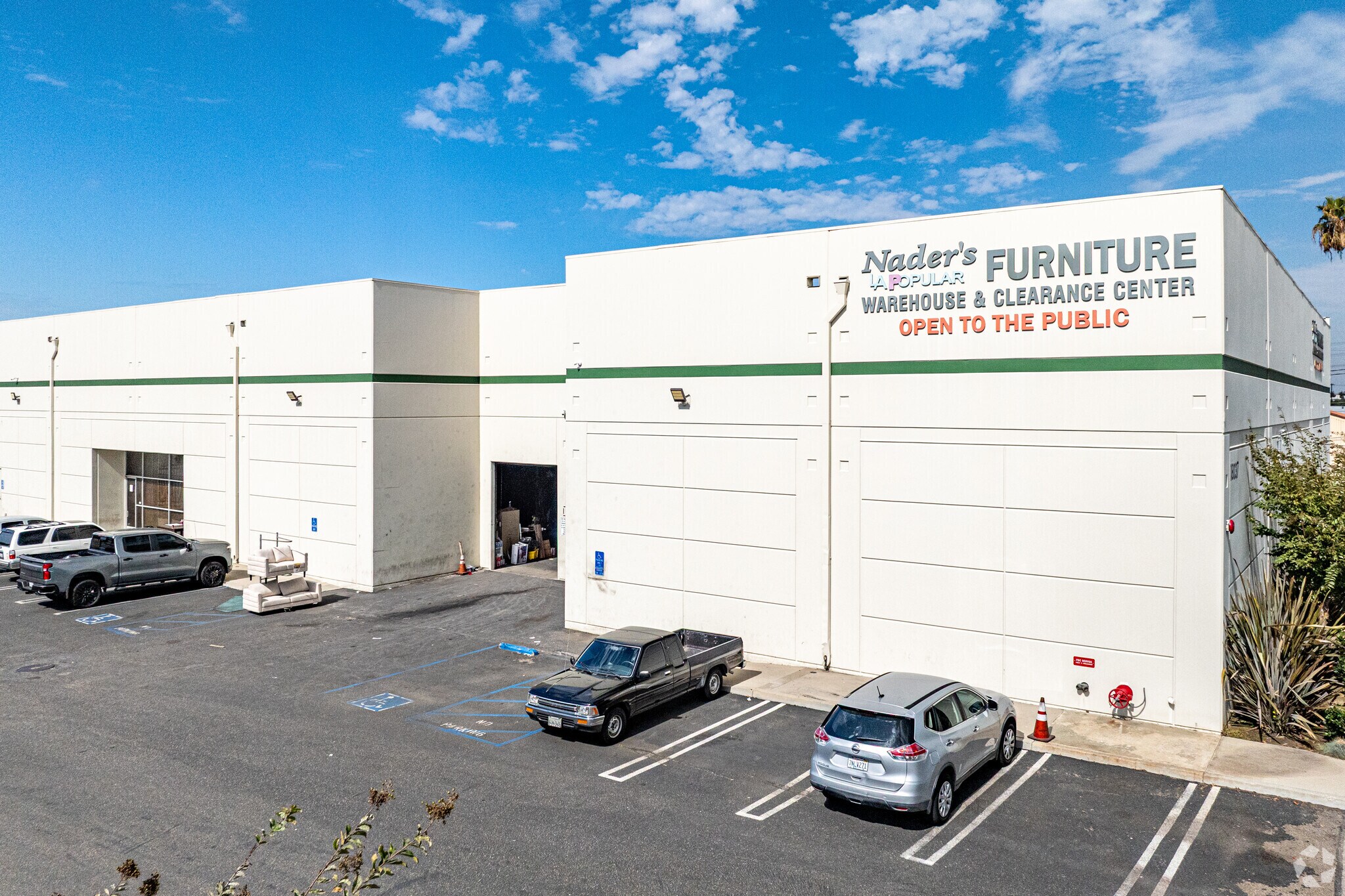 18037 S Broadway St, Carson, CA à louer Photo principale– Image 1 sur 13