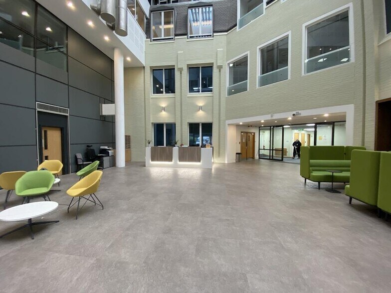 Bickenhill Ln, Birmingham à louer - Photo de l’immeuble – Image 2 sur 30