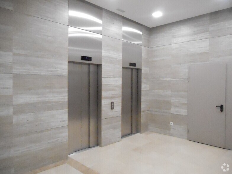 Bureau dans Madrid, Madrid à louer - Photo de l’immeuble – Image 2 sur 14