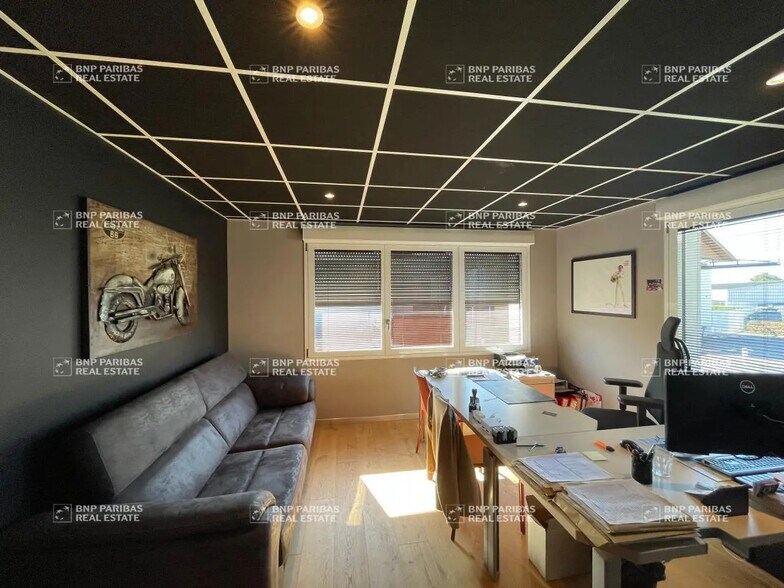 Local d’activités dans Annecy à louer - Photo de l’immeuble – Image 3 sur 16