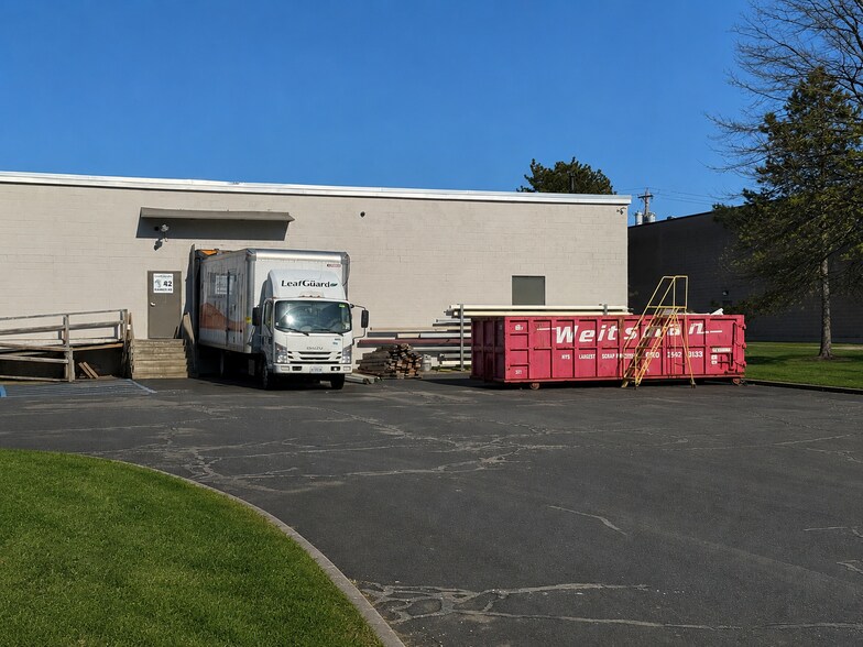 42 Karner Rd, Albany, NY à louer - Photo de l’immeuble – Image 2 sur 9